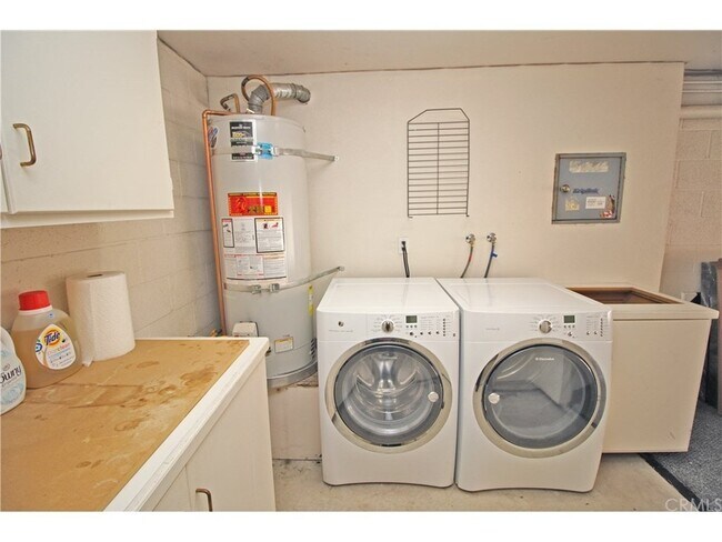 Building Photo - 815 W 15th St