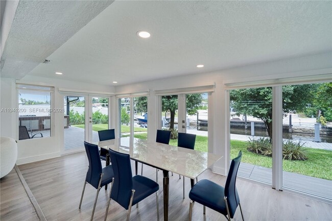 Building Photo - 1931 SW 22nd Ave