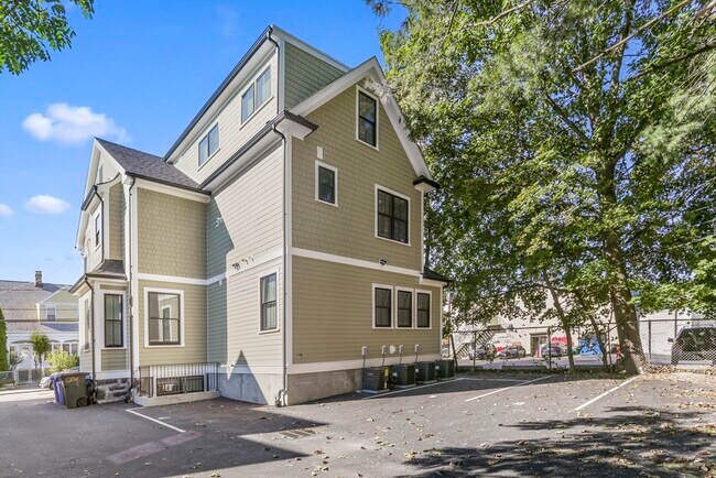 Building Photo - 12 Reedsdale St