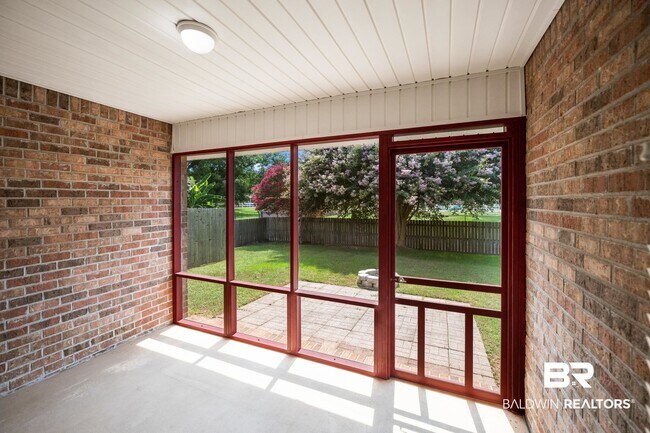 Building Photo - 13097 Concord Dr E