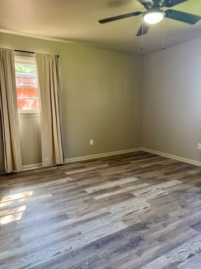 Building Photo - "Charming 3-Bedroom Gem with 2 Full Baths on 54th Street – Spacious 1,725 Sq Ft Haven in Lubbock!"