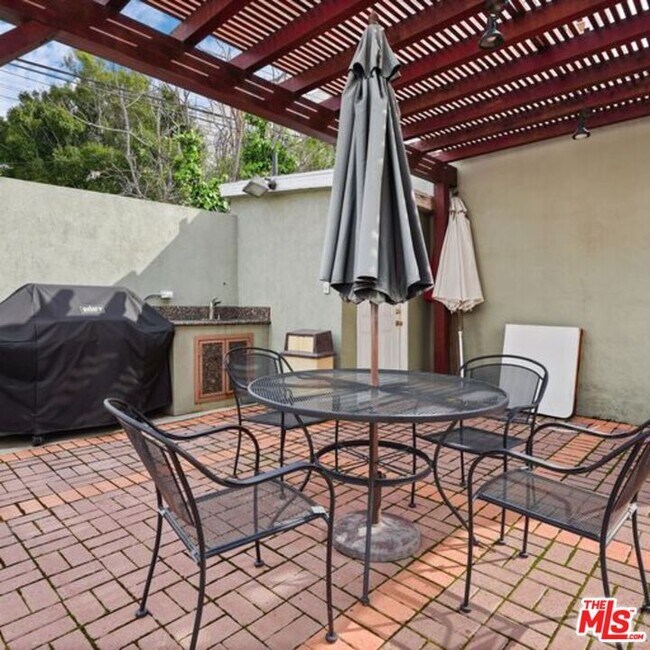 Building Photo - 1240 S Crescent Heights Blvd