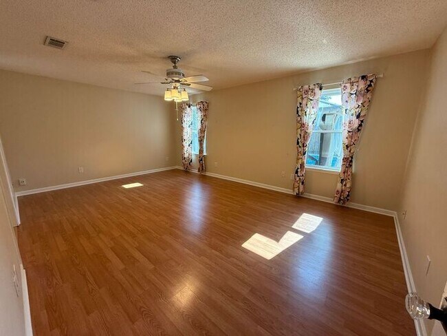 Building Photo - Pensacola - South Gulf Manor - 3 bedroom, ...