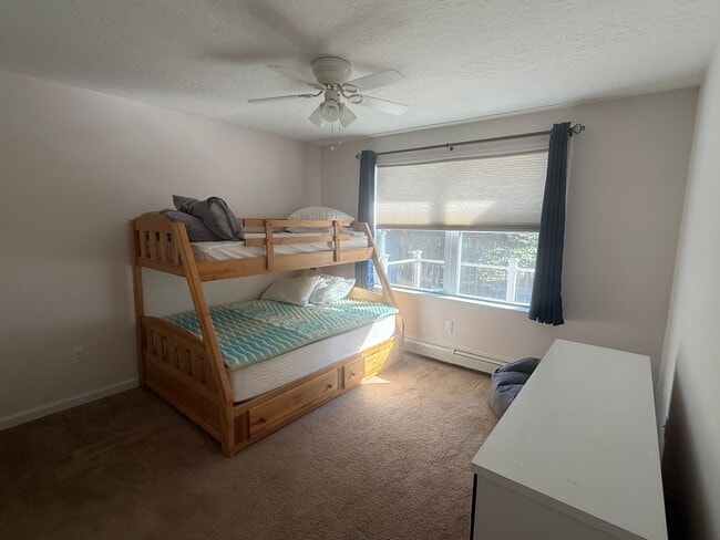 Building Photo - Spacious & Comfortable 4 Bedroom House - C...