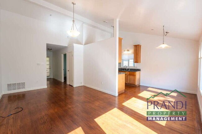 Building Photo - 325 Montecito Dr