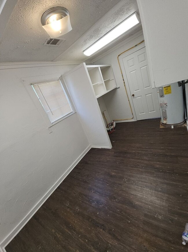 Building Photo - Affordable 3-bedroom, 2-bathroom