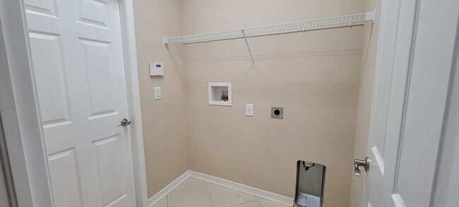 Building Photo - Beautiful 3/2 in Oak Creek