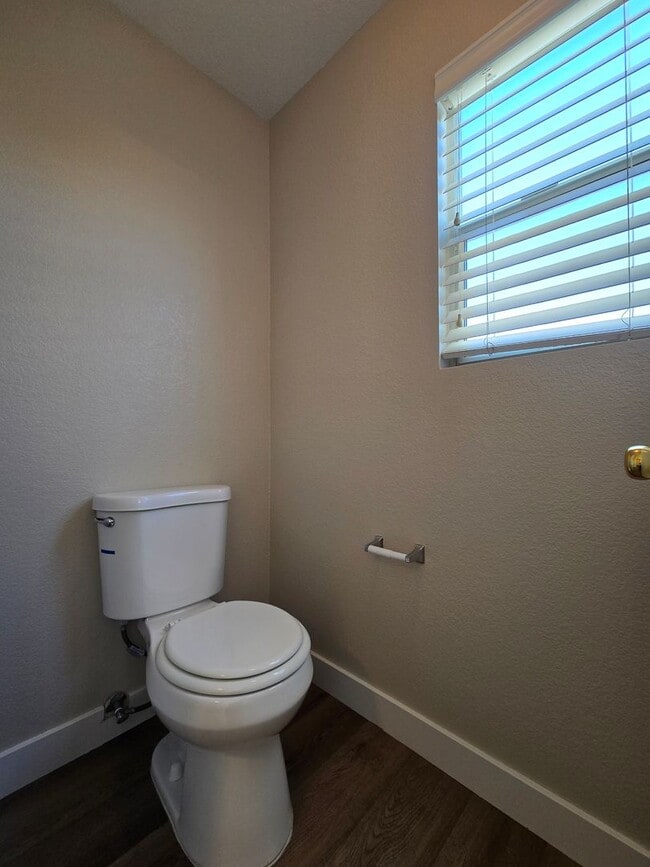 Building Photo - A Fabulous 5 Bedroom Home with 1 Bedroom and 3/4 Bathroom downstairs