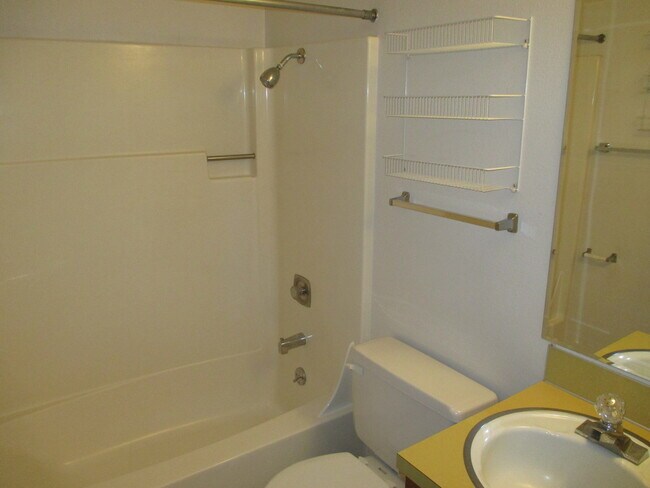 Building Photo - Cozy One Bedroom Apartment in the Heart of South Salem