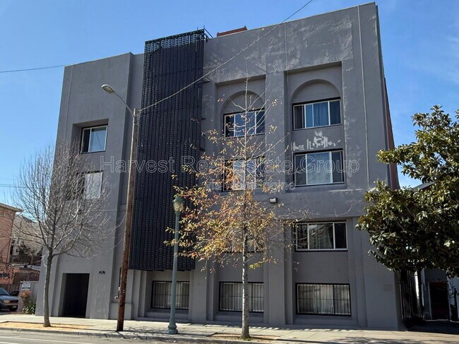 Building Photo - 715 Peralta St