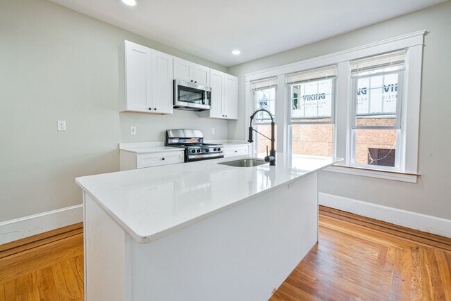 Building Photo - Newly renovated apartment for rent by Providence College / Elmhurst(Available 6/1/2026)