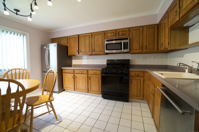 Building Photo - 21 Ashford Dr