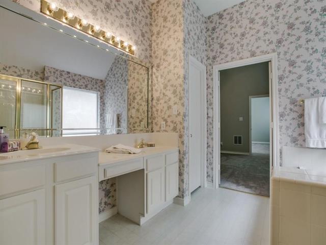 Building Photo - 8421 Gateway Dr