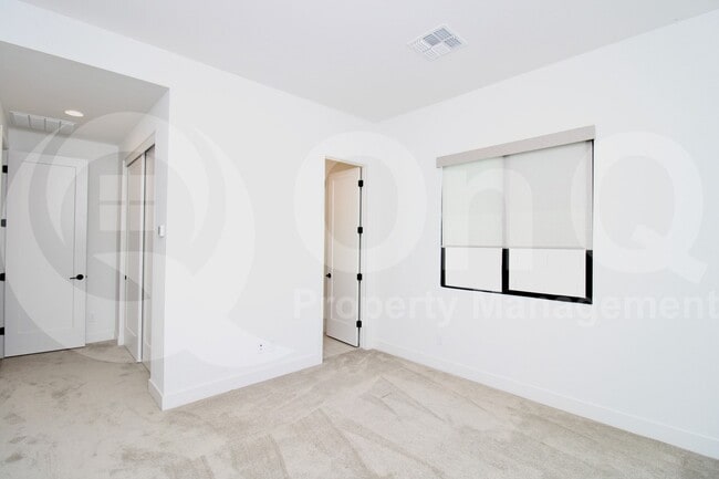 Building Photo - 813 E Corral Rd