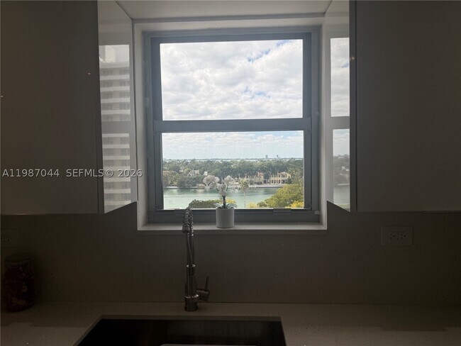 Building Photo - 5555 Collins Ave