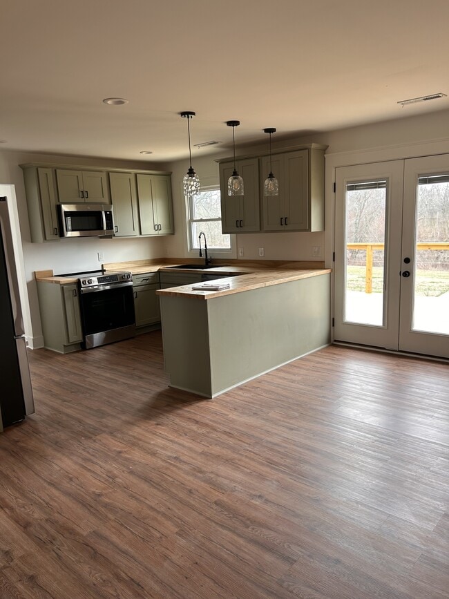 Building Photo - 6115 Zander Rd