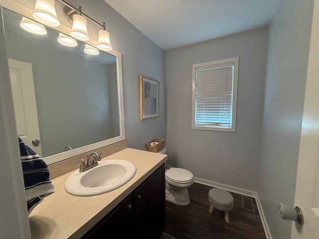 Building Photo - Welcome Home –  Beautiful 5 Bed/4 bath in ...