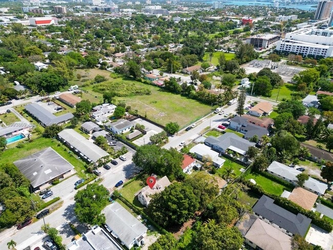 Building Photo - 1238 NE 112th St