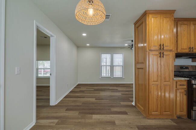 Building Photo - 2416 NW 40th St