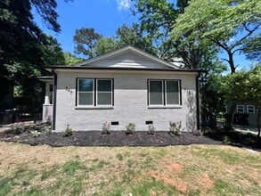 Building Photo - Ready to show!