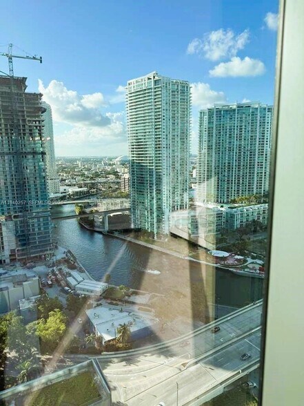 Building Photo - 68 SE 6th St