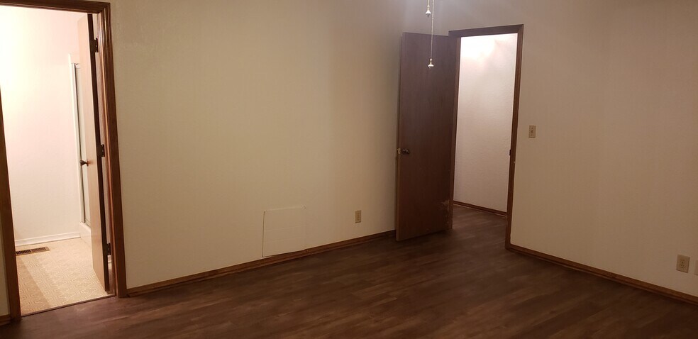 Building Photo - 2928 S 125th E Ave