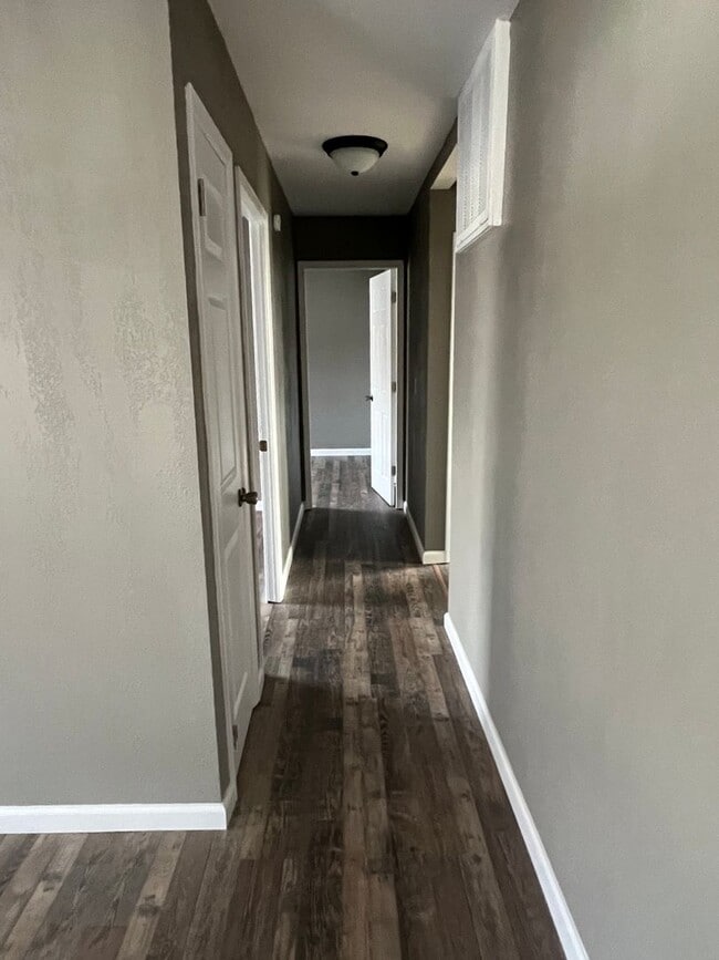 Building Photo - 617 W Owens St