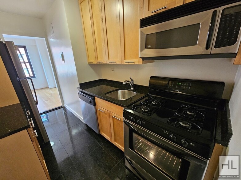Building Photo - 1-Bedroom Apartment by Union Square | 5th Floor, Full-Service Building