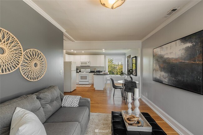 Building Photo - 2123 Hoyt Ave