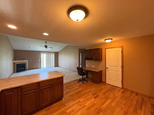 Building Photo - 2-bedroom, 2-bath Duplex in Champaign, IL