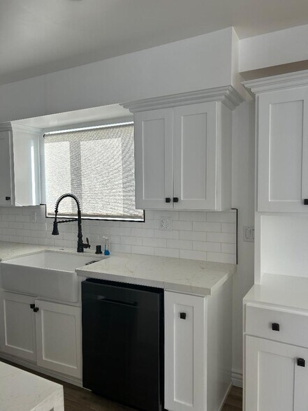 Building Photo - 10224 La Reina Ave