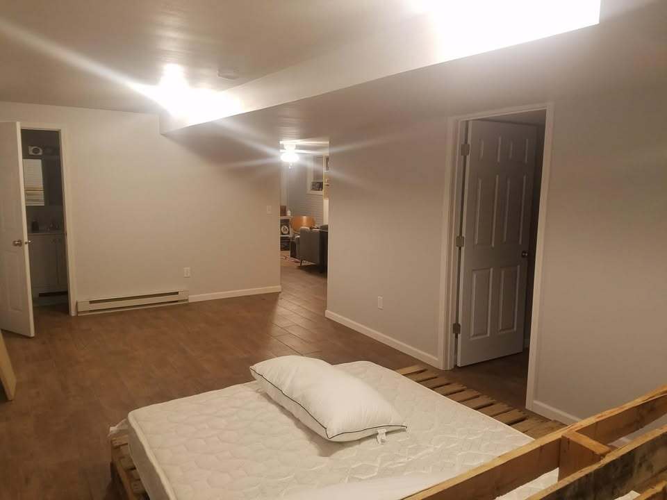 Building Photo - 2016 1/2 Davis St.