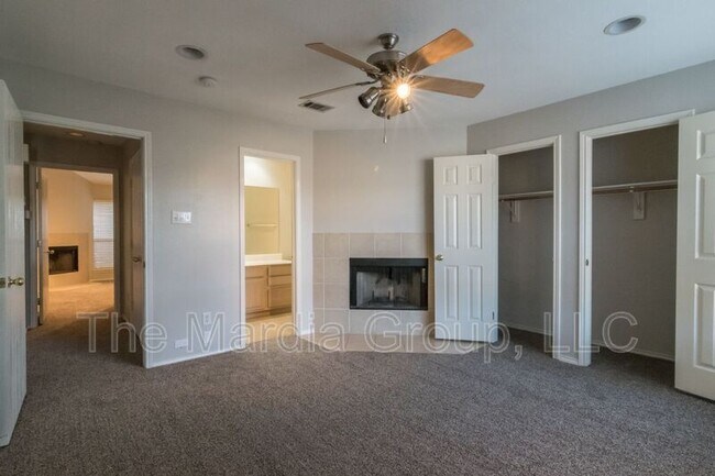 Building Photo - 3904 Brandon Park Dr