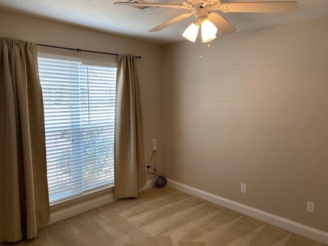 Building Photo - 817 Bryans Circle