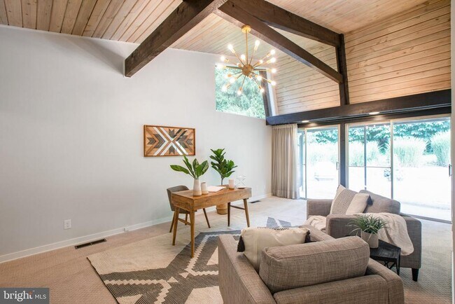 Building Photo - 3406 Woodvalley Dr