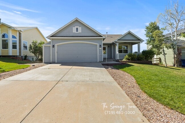 Primary Photo - Spacious Ranch-Style 5-Bedroom in The Heig...