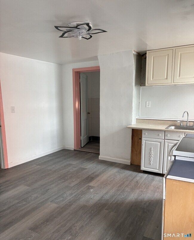 Building Photo - 440 Main St