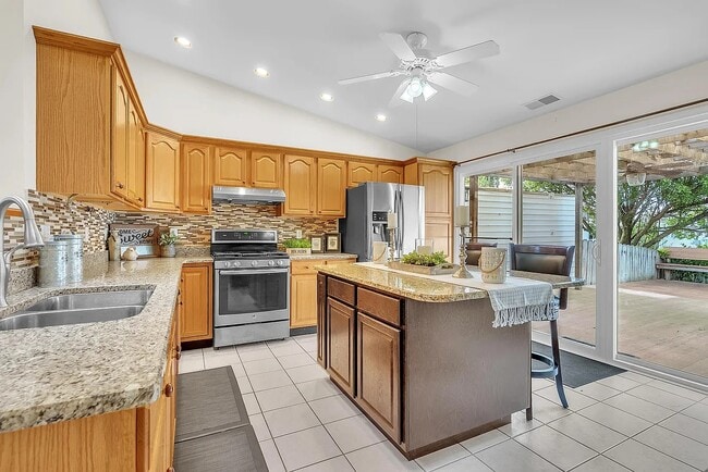 Building Photo - 1742 Dogwood Dr