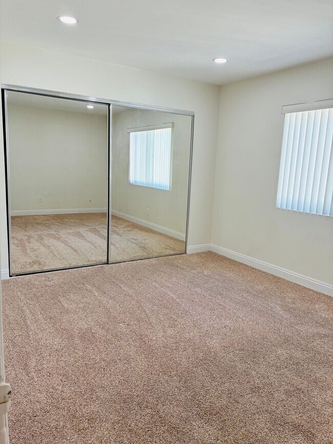 Building Photo - BEAUTIFUL 3 BEDROOM/ 2 BATH- ONE TIME RENTAL