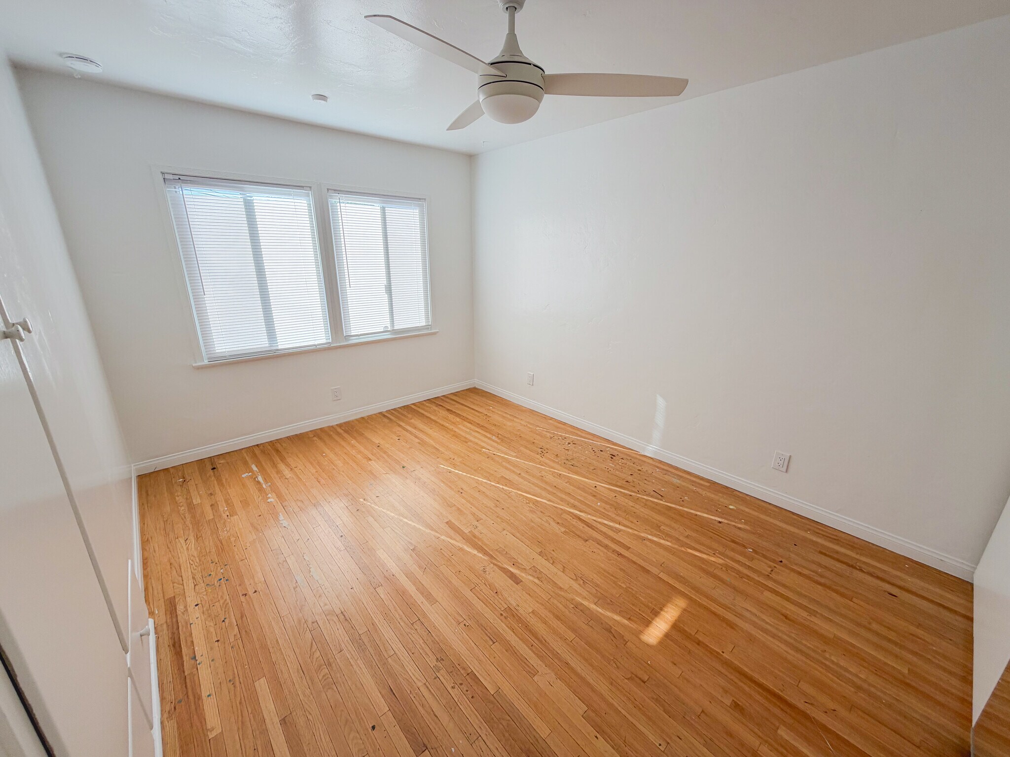 Building Photo - 925 Park Paseo