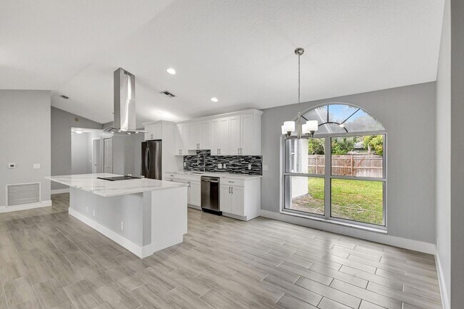 Building Photo - 843 Azalea Dr