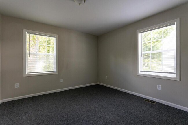 Building Photo - 516 North Dr