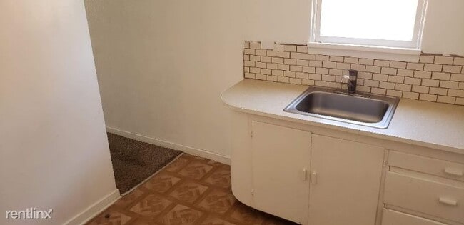 Building Photo - Studio, 1 bath Apartment - 23 Basin St SW