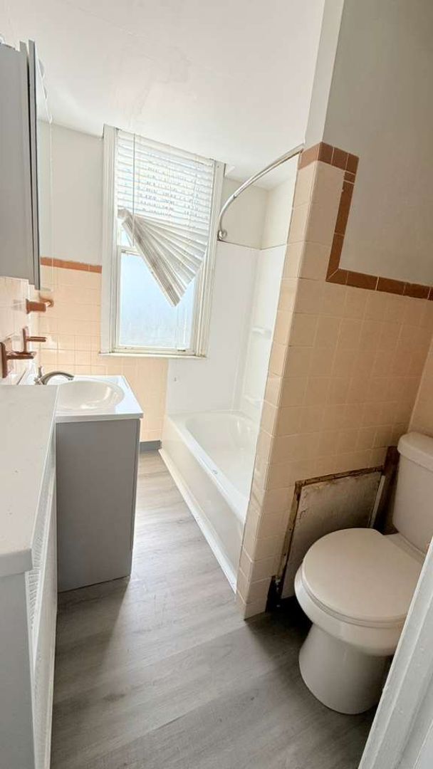 Building Photo - Spacious 4BR 1.5BA Single Family Home in Carrick