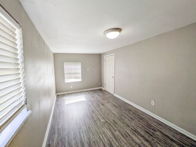 Building Photo - 290 Hebert Dr