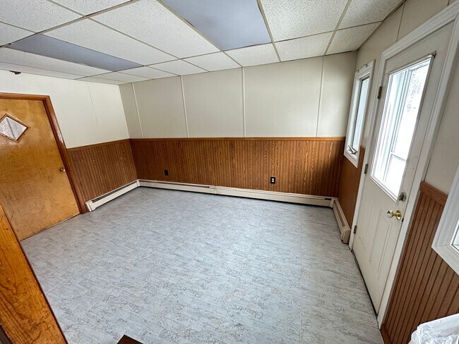 Building Photo - 3 Bedroom Home with Large Yard – Western Schools