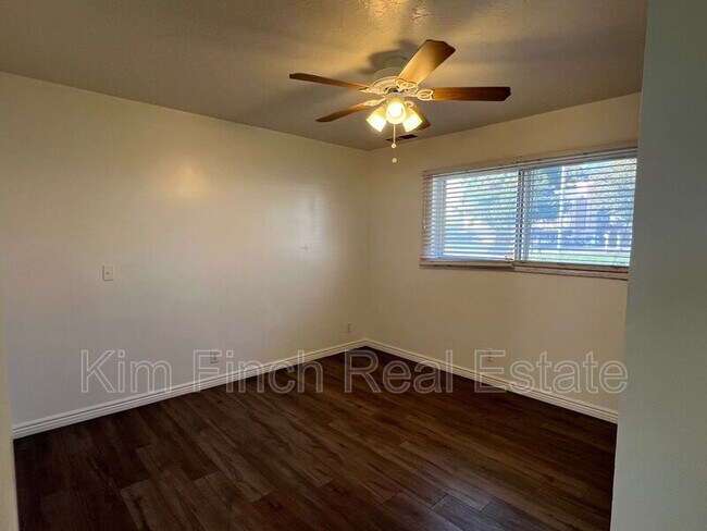 Building Photo - 6099 S Country Hills Drive