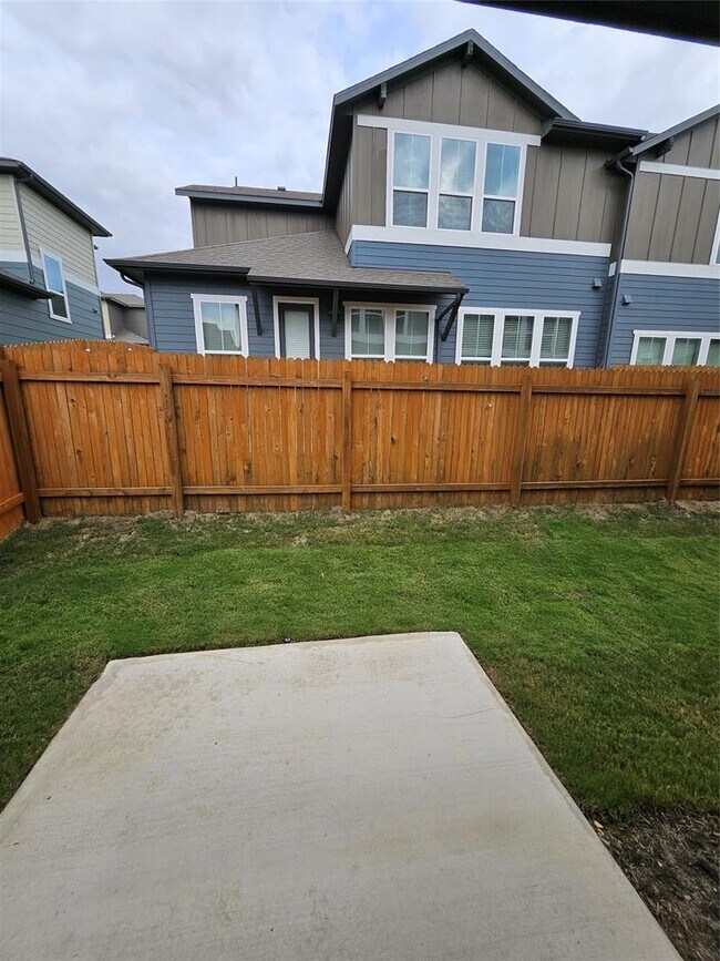 Building Photo - 1020 Vista View Dr