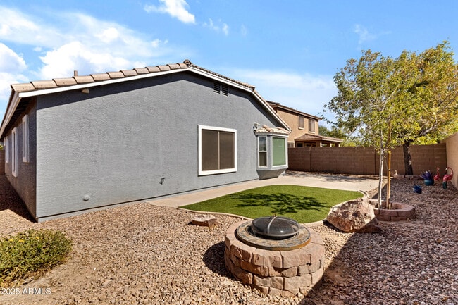 Building Photo - 4374 S Mariposa Dr