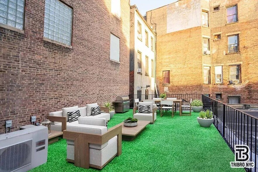 Building Photo - Nice room in a good neighborhood
